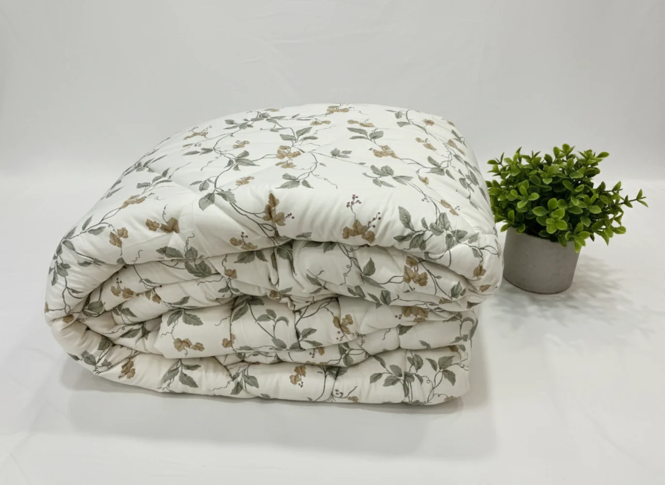Cream Botanical Heavy Winter Quilt King Size 4.5KG Rajai By Vardhman Mills 2 Cream botanical king size heavy winter quilt rajai 4.5kg with elegant leaf and nature pattern handcrafted by Vardhman Mills
