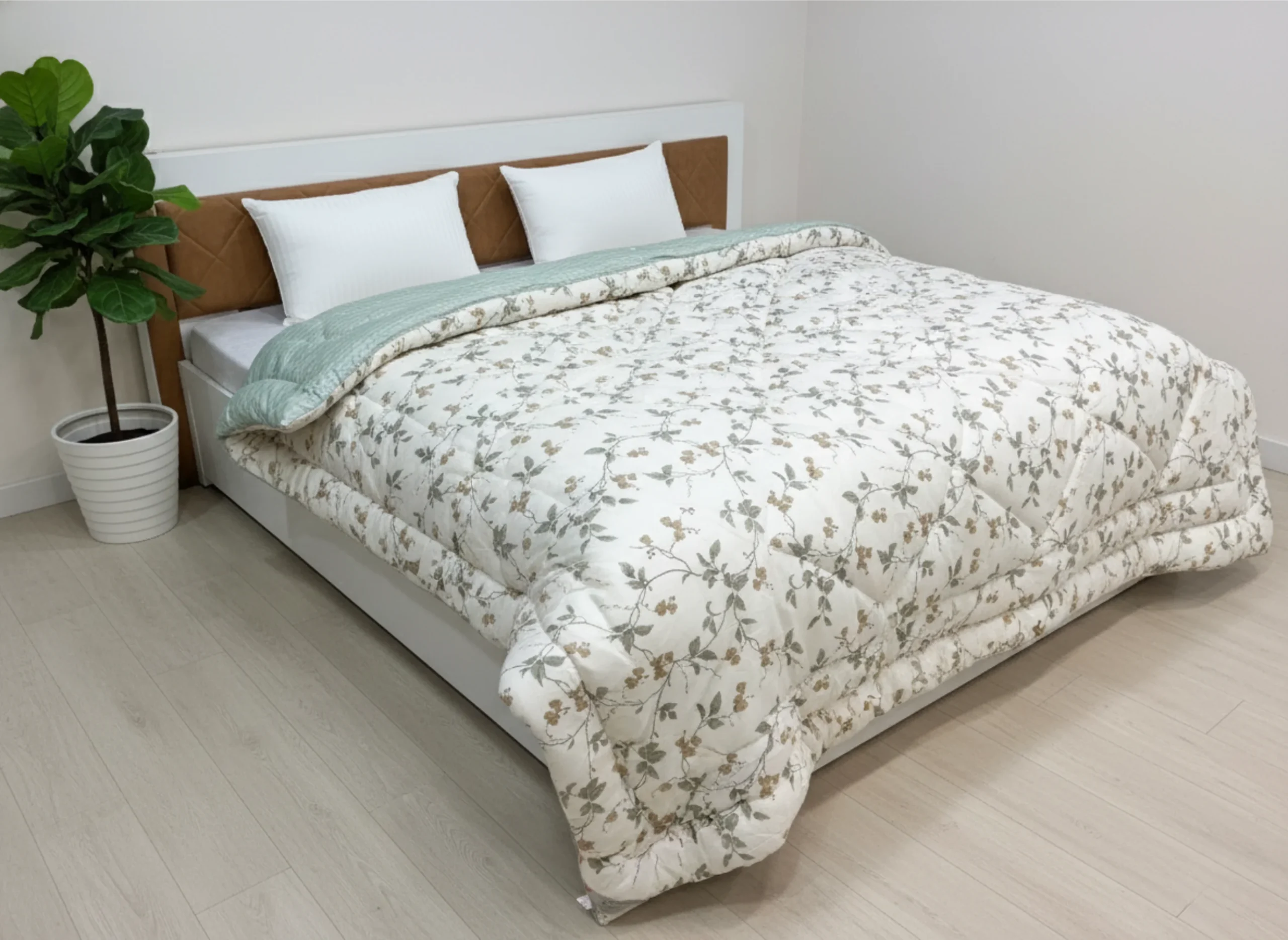 Cream Botanical Heavy Winter Quilt King Size 4.5KG Rajai By Vardhman Mills 1 Cream botanical heavy winter quilt rajai king size 4.5kg with delicate leaf nature pattern by Vardhman Mills