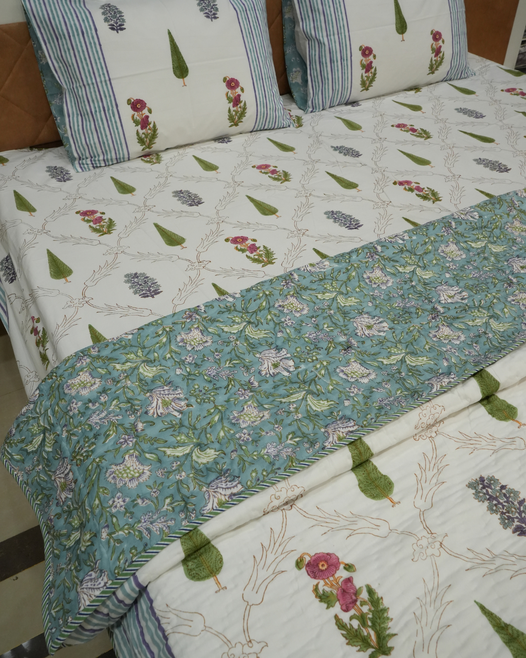 Mughal Garden Jaipuri Razai for Heavy Winter | Hand Block Print | Hand Stitched 100% Cotton 2 Mughal Garden jaipuri razai reversible detail showing teal green reverse side - hand block print by Vardhman Mills